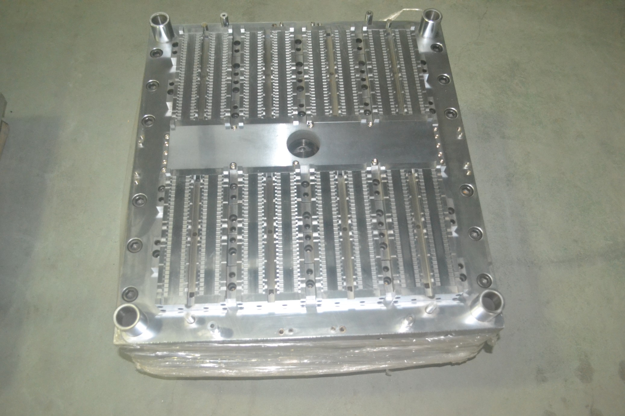 半导体模具_半导体封装模具_切筋成型_电子封装模具_深圳市胜和精密